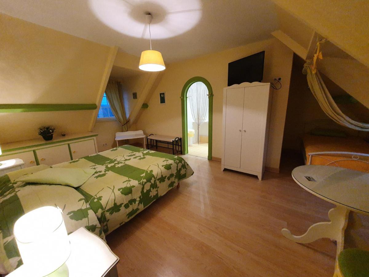 Chambres Du Logis De La Mare Du Parc Surtainville Esterno foto