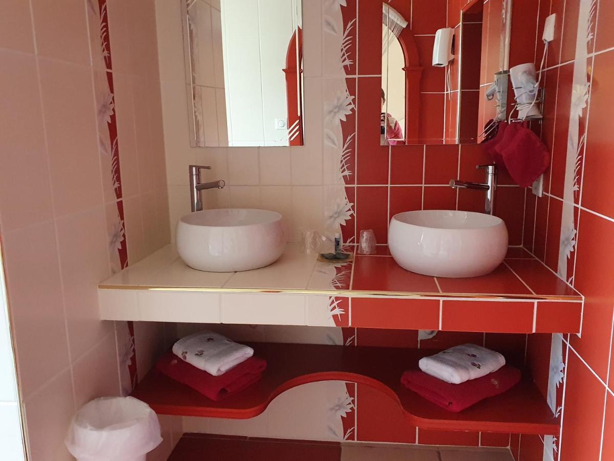 Chambres Du Logis De La Mare Du Parc Surtainville Esterno foto